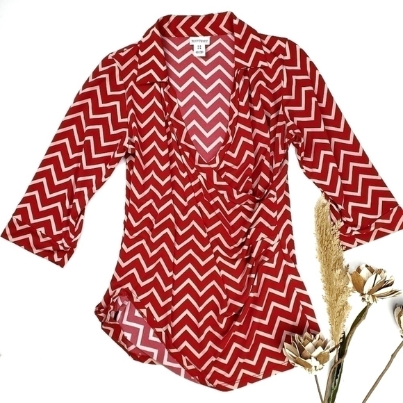 🔴 Motherhood Red Tan Chevron Faux Wrap Top Med - Picture 10 of 13